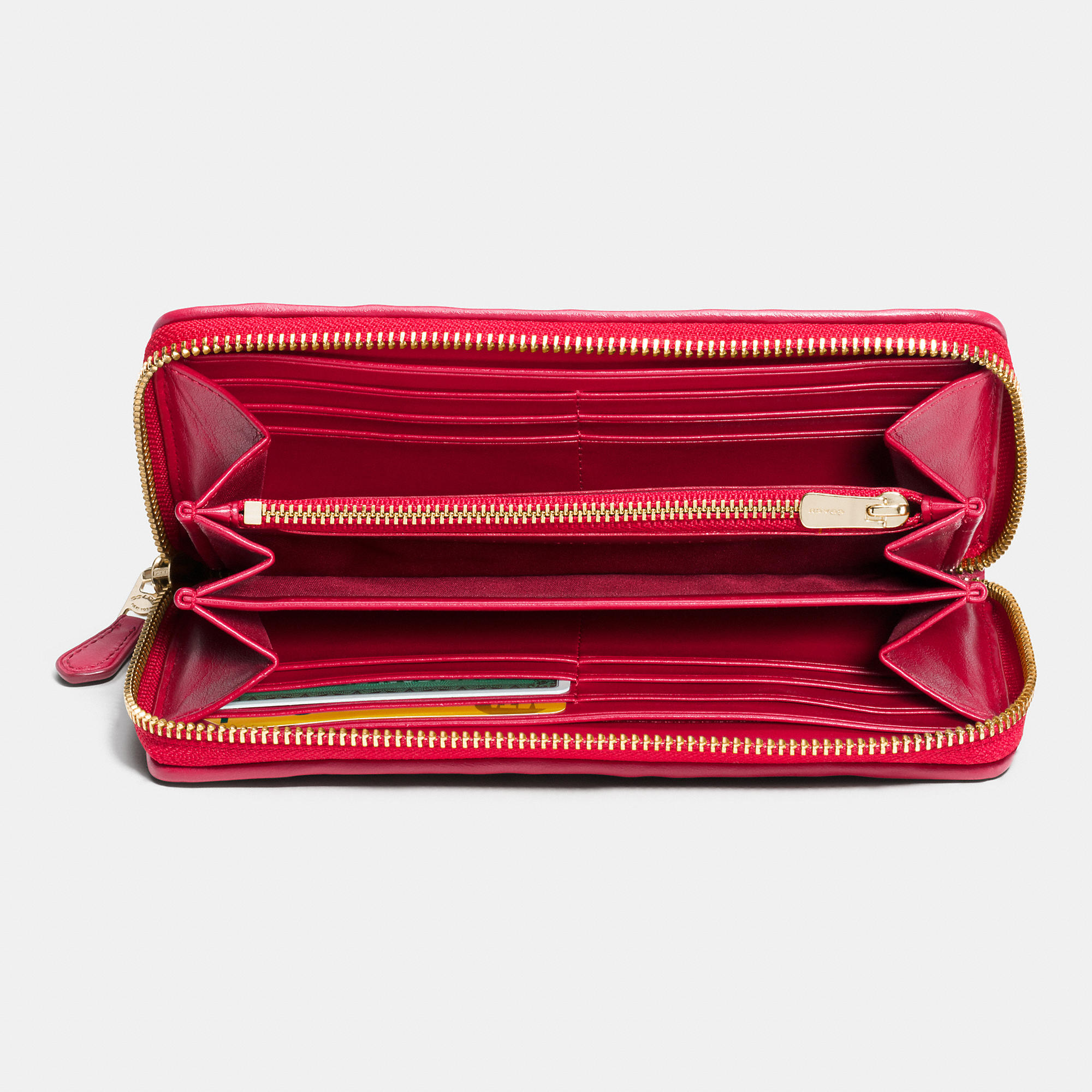 2016 HotCoach Canyon Quilt Accordion Zip Wallet In Calf Leather  2016 HotCoach Canyon Quilt Accordion Zip Wallet In Calf Leather